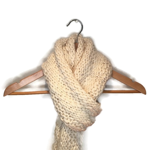 Banana Republic Chunky knit scarf (w/o tags),cream - Picture 3 of 10